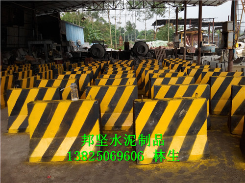 東莞混凝土隔離墩廠家供應(yīng)商
