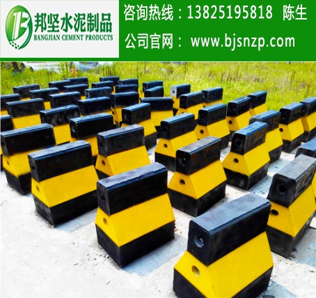 廣州哪里的水泥防撞墩質(zhì)量好？水泥隔離墩批發(fā)