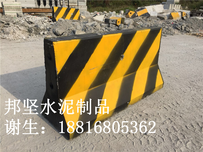 東莞佛山水泥隔離墩廠家供應，混凝土隔離墩最新價格