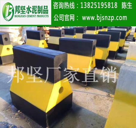 廣州預(yù)制混凝土防撞墩,隔離墩最新報價